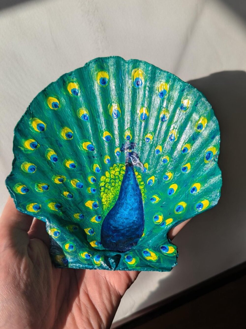 Hand Painted Peacock Scallop Shell Original Acrylic Art 5"x5" + Easel Stand - Picture 3 of 4